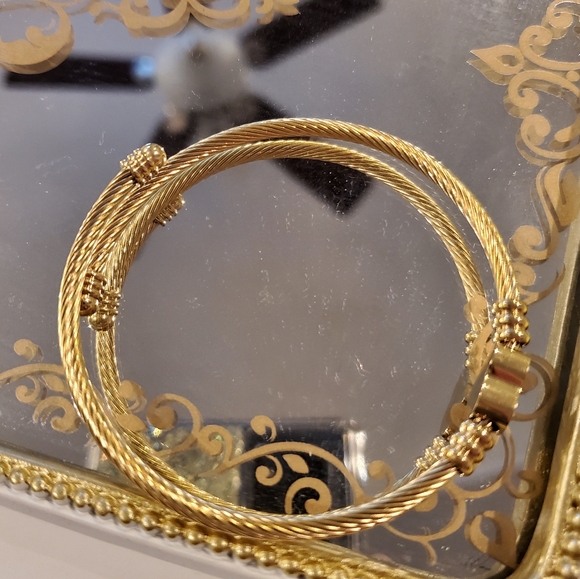 💛Gold initial E heart charm bracelet - Picture 5 of 8